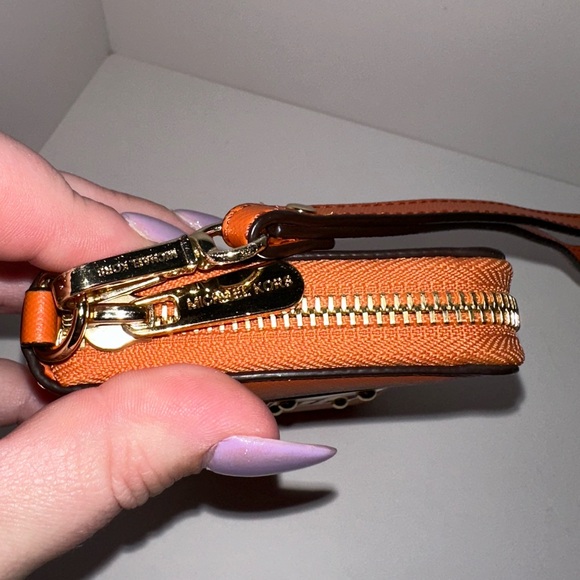 Michael Kors EUC Orange Saffiano Leather Jet Set Wallet with Wrist Strap - Picture 9 of 15
